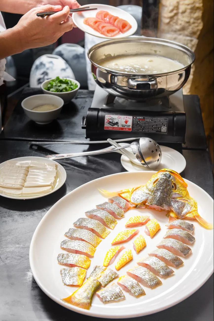 浓汤过桥中鹿岛大黄鱼（条）Yellow Croaker Soup.jpg